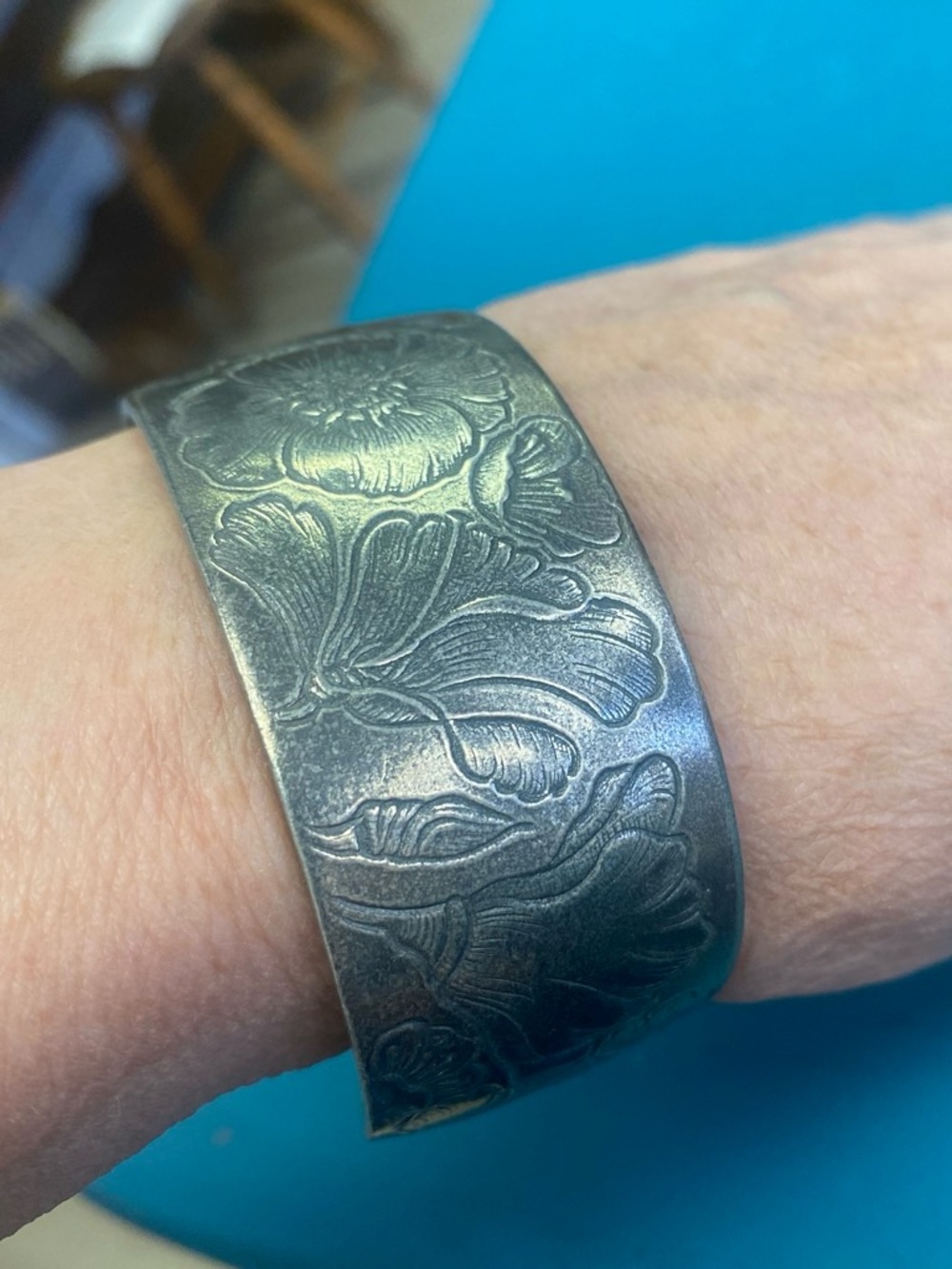 Vintage Salisbury Pewter August Flower Cuff